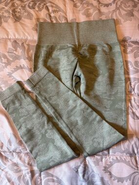 Gymshark Sage Green Camo High-Waisted Leggings – XS